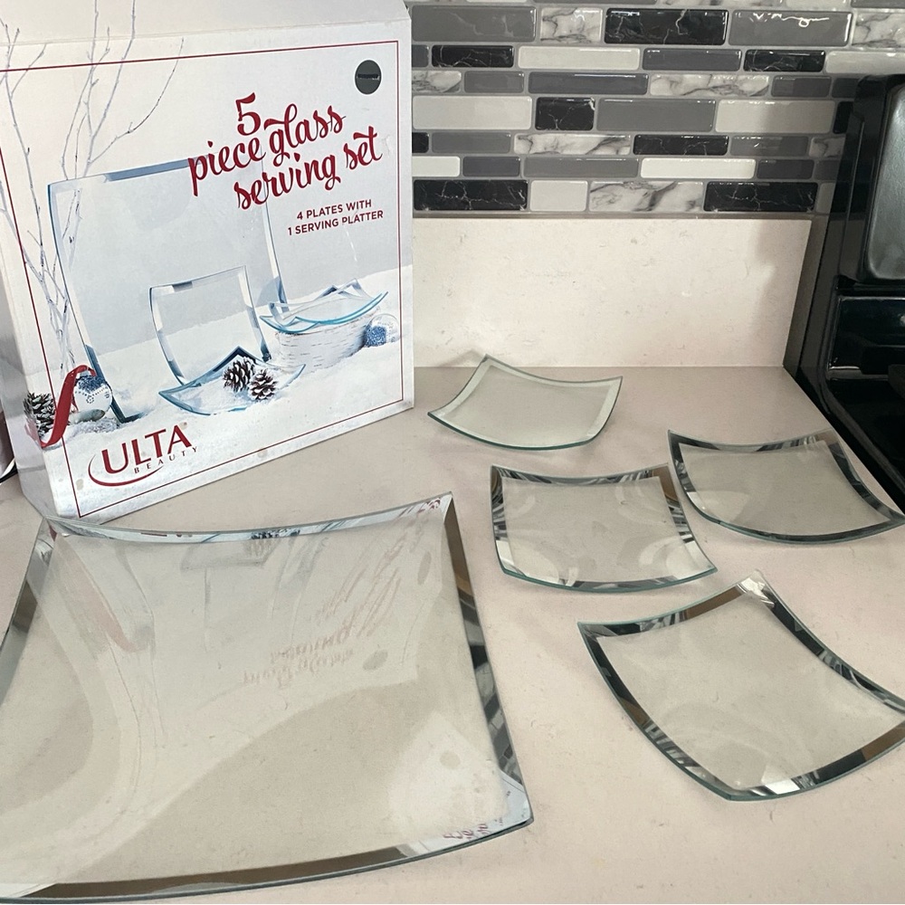 ULTA BEAUTY 5 piece Glass Serving Set 4 Plates - 1 Serving Platter
